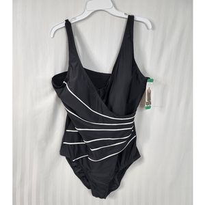 Christina swimwear size XL color Black and White